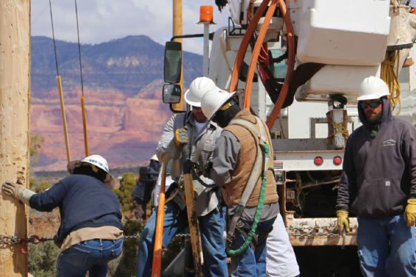 volunteer crews working in the Navajo Nation